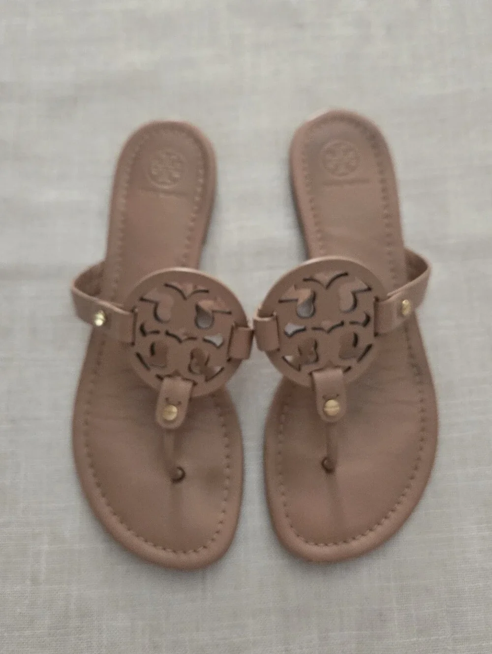 Tory Burch Leather Logo Thong Sandals in Taupe
